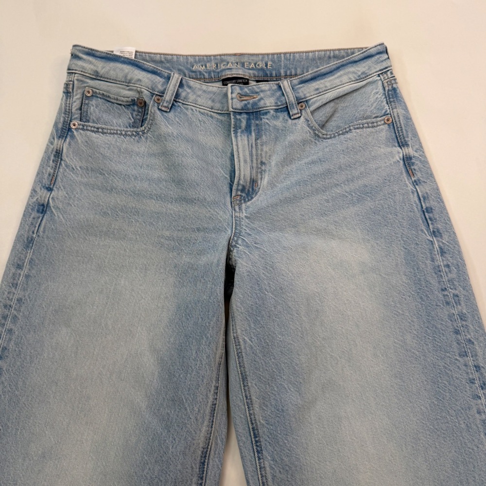 American Eagle Low Rise Baggy Wide Leg Light Wash Jeans Womens 8 Stretch 31‎ - Picture 3 of 9